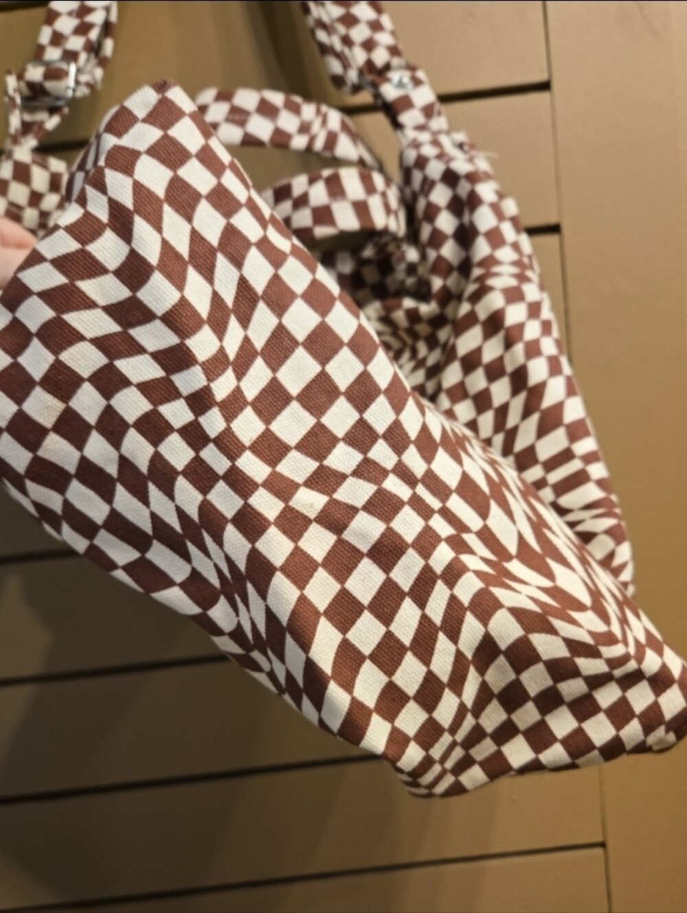 BAGGU Horizontal Duck Bag Maroon Trippy Checker pattern - Picture 4 of 8